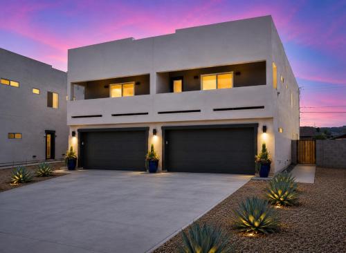 Modern Desert Retreat - 12 Min to DT & Airport
