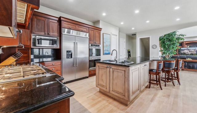 Morgan View Manor W/9 Bedrooms