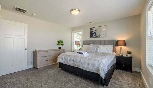 Mountain View Daybreak Home | Pets Welcome