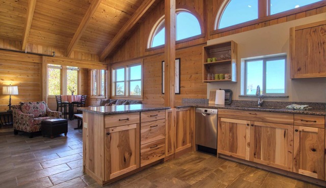 Mt. Joseph Lodge in Downtown Joseph: Unit #4
