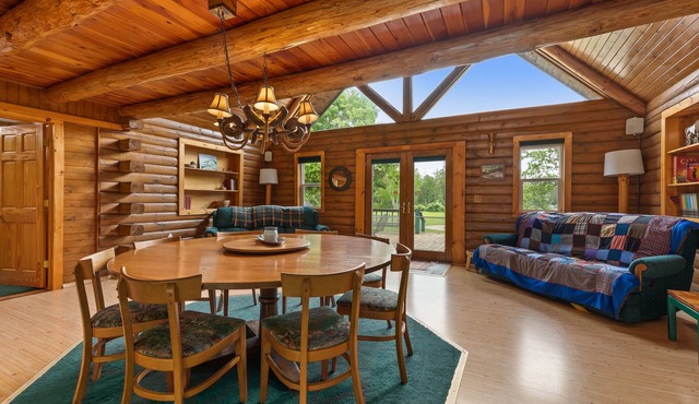 MUST SEE! 4.5 acre, 5 cabins, sleeps up to 20!
