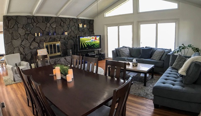 N.Richland Executive/Corporate/Family -Deck-PingPong-2Bikes-Sleeps6-10-Kingsuite