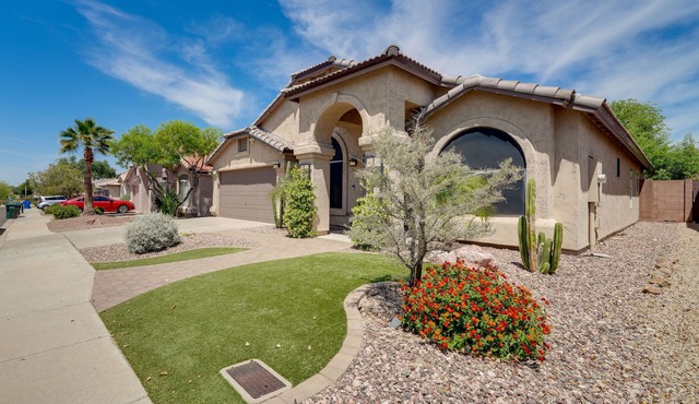 Near Golf & Hikes! Poolside Retreat in Phoenix