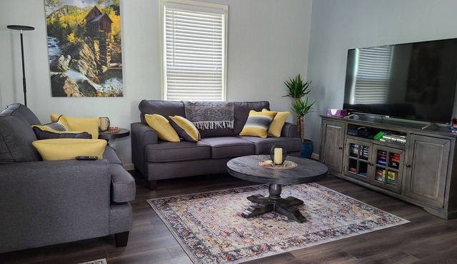 NEW 1 Block to Main St. Downtown - 3 bedroom, 2 bath