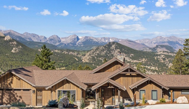NEW! Hearthstone Luxury Vacation Rental at Windcliff