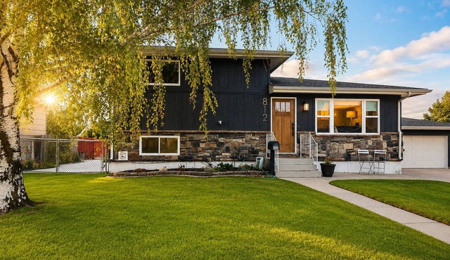 New Kitchen + Outdoor Seating + 4BR