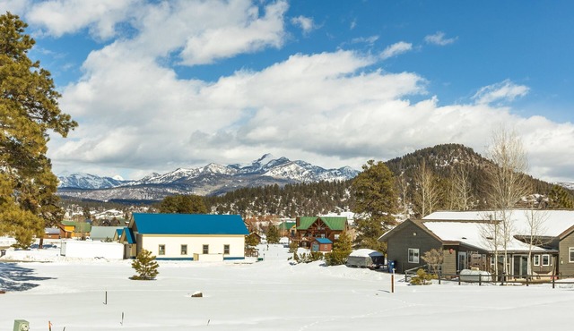 New Listing! Hot tub, great mountain views, near Hatcher Reservoir