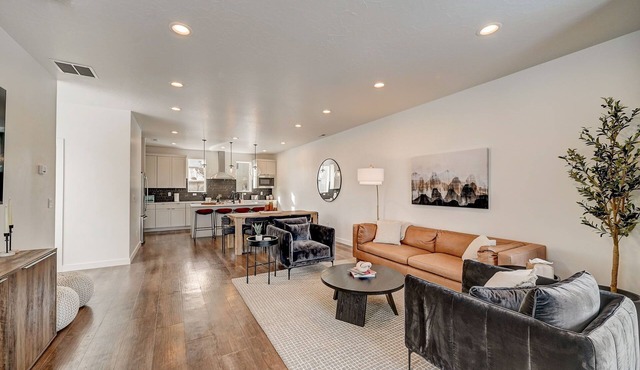 New Lux Mountain Townhome – 12 Min From Snowbasin