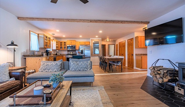 New Rental! Great Vacation Home. Close to Lake Hatcher and San Juan Forest.
