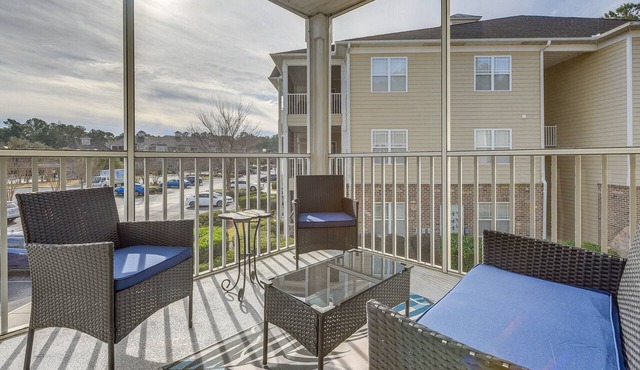 'Northern Escape' Condo in Golf Club Near Beaches