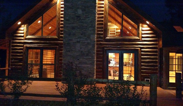 NOVEMBER DISCOUNTS1 Log Cabin Sanctuary, beautiful stream running through.