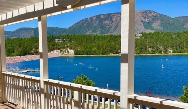 ON THE LAKE Monument & USAFA Mountain View Home. 30 DAY MINIMUM