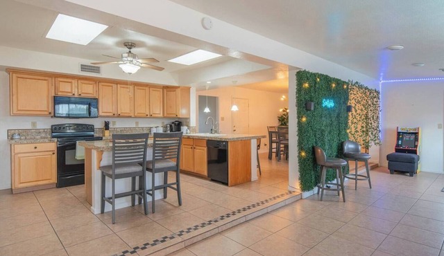 Palm Oasis-Pool, 5 min to Entertainment District