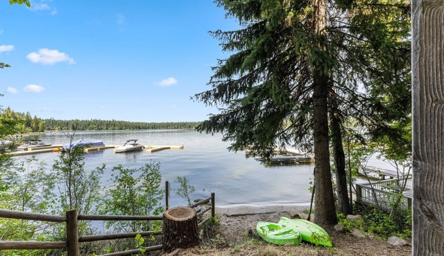 Payette Lake McCall · 2 Homes · 8BR · Dock + Beach
