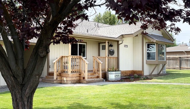 Peaceful Ellensburg Farm Stay, Sleeps 6, 3 bedroom, 2.5 bath