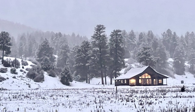 Peaceful retreat on 35 acres - spectacular mountain views!