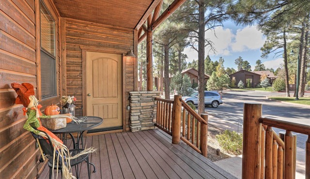 Pet-Friendly Show Low Townhome w/Deck & Grill!