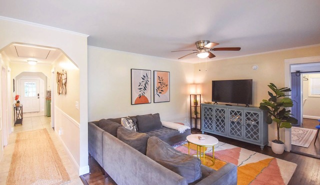 Pet-Friendly w/Fire Pit, Huge Fenced Backyard