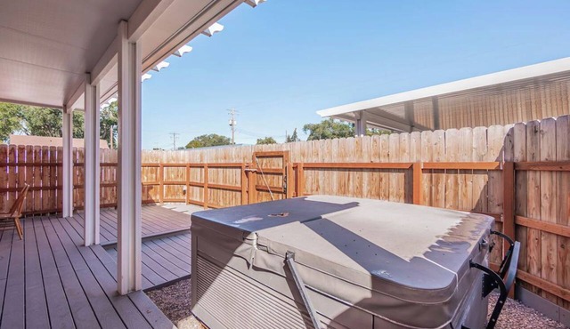 Pocatello: 2 bed 2 bath with hottub