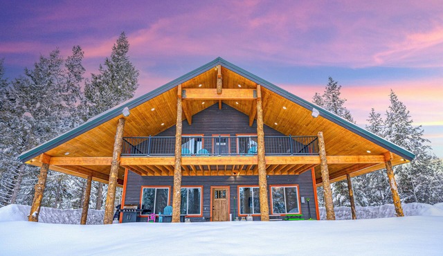 Premier Island Retreat - 6 bedroom, Climbing Wall, Game Room, Sleeps 16+, Garage