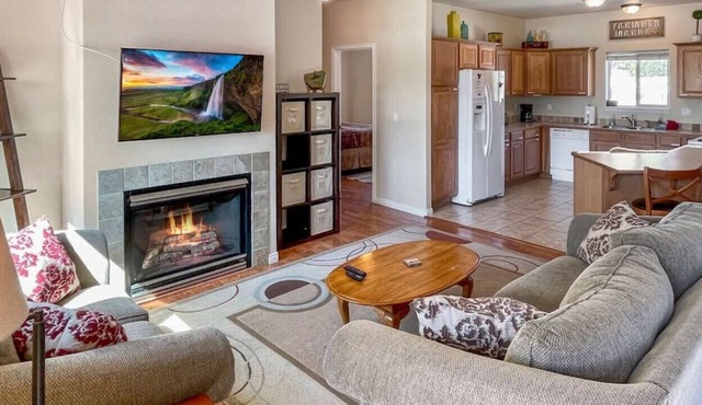 .Price Street Retrea · Spacious, Family and Pet friendly, WiFi, Fire Pit,