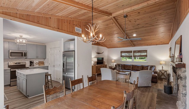 Private Renovated home 1.5 Miles to downtown Highlands!