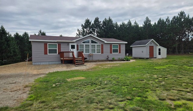 Quiet 3bed 2bath house. Large parking area. Great location. quiet neighborhood