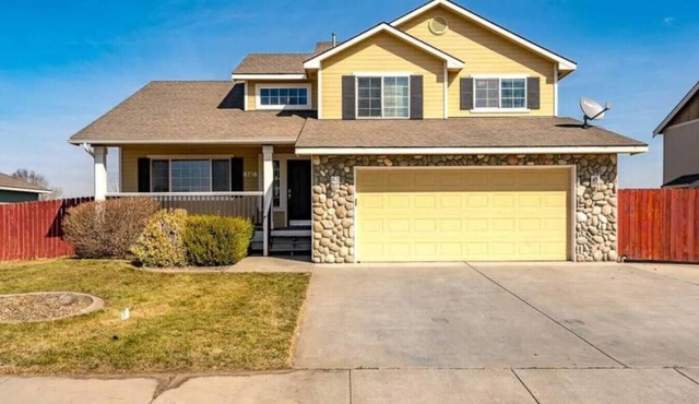 Quiet Home, Fenced Yard, 2 Car Garage 3/2 #8716