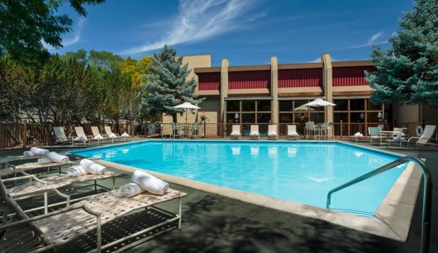 Rare Find Outdoor Pool, Parking, Pets Allowed, Close to Johnny Appleseed Park!