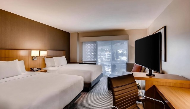 Relax and Unwind! 3 Pet-friendly Units, Outdoor Jacuzzi, Free Shuttle, Breakfast