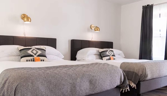 Relaxing Double Room, The Nightingale Motel, Group Stay, Near Wolf Creek Ski