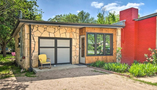 Retro Updated Blanco Abode - Steps to Main Street!