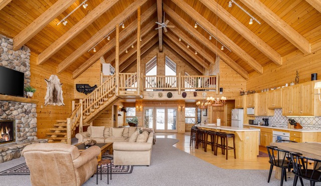 Riverfront Teton property convenient to Jackson Hole & Targhee - dog-friendly