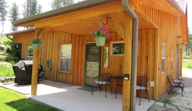 Romantic Mountain Retreat for Two – Aspen Acres Cabin in the Heart of the Black Hills