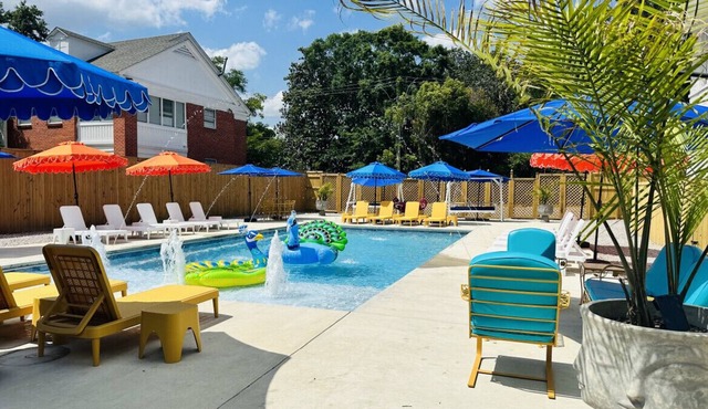 Royal Suite! 2Ba/1Ba/HUGE Balcony & Living Room.