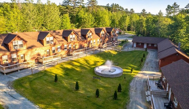 Rustic Cedar Suite White Mountains Retreat