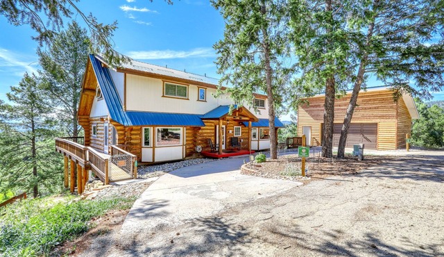 Scenic 4BR Log Cabin w/MTN views