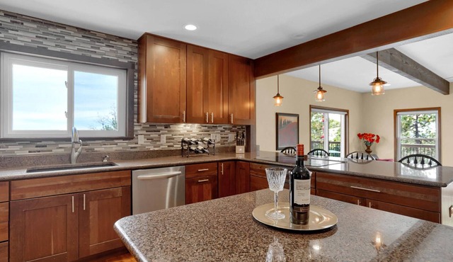 Scenic Mountain Views/Corporate Rental/30 day minimum