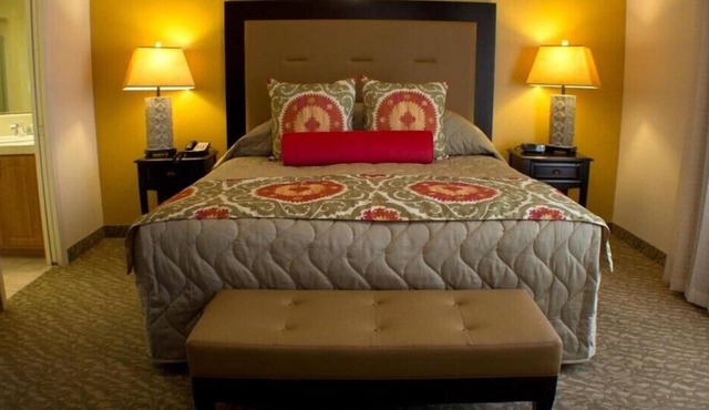 Scottsdale Camelback Resort Inviting 2BR Condo with Jacuzzi