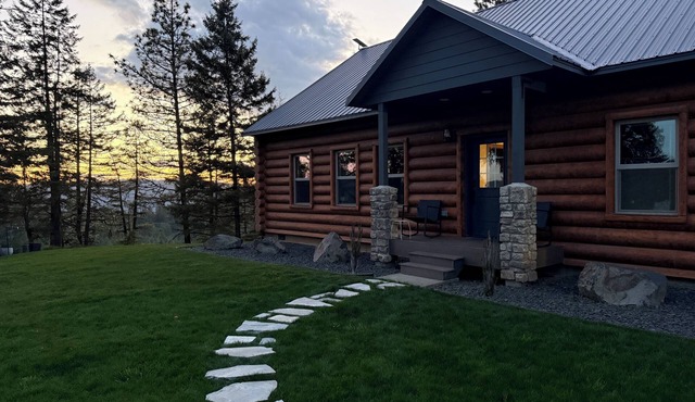 Secluded Lakeview Mountain Retreat/hot tub/16 acres