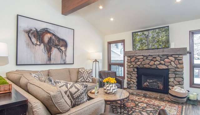 Skiway Chalet - Next to Warm Springs Lifts - Close to Natural Hot Springs
