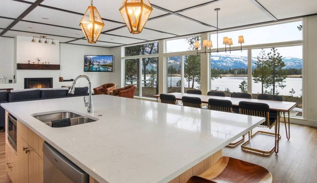 Sleek Cabin Overlooking Lake Cascade w/Hot Tub