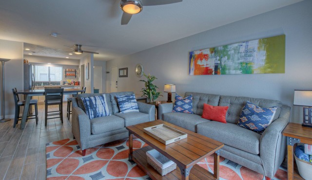 So Fresh & So Clean! Old Town Scottsdale Condo near Camelback Mountain