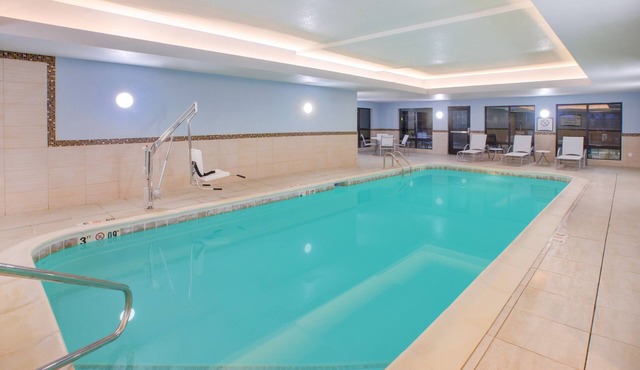 Spacious 2BR Suite w/Dining Area & Breakfast