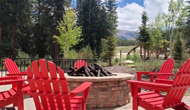 Spacious 3BR Fraser Townhome - Close to WP Resort