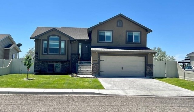 Spacious 5 bedrooms; Family Retreat in Idaho Falls; Close to Recreation