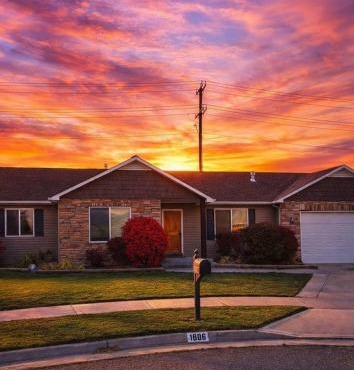 Spacious 5BR Home with Yard & Basement Lounge