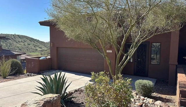 Spacious retreat in beautiful Fountain Hills. Close to everything!