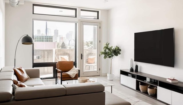 Stadium Basecamp | King Bed+City Balcony | Tesoro