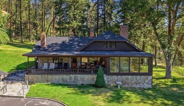 Storybook Cottage Hideaway 10 Acres + Riverfront